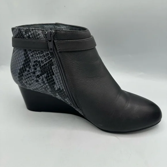 Vionic Boots Womens 8.5 Shasta Ankle Bootie Gray Snake Print Wedge Heels - Picture 2 of 12